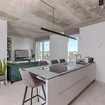 Skyline 1 Bd By Domvia *