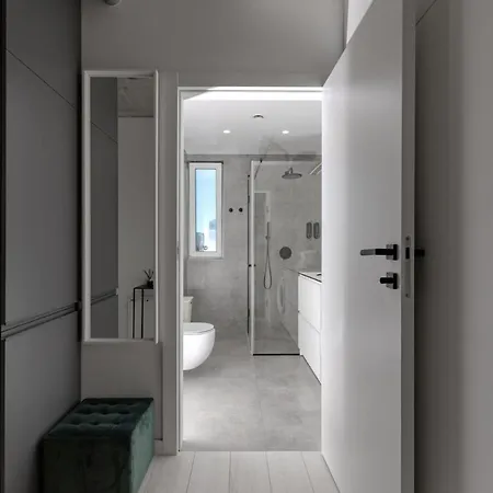 Skyline 1 Bd By Hostlovers *