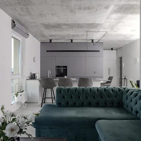 Apartment Skyline 1 Bd By Hostlovers *