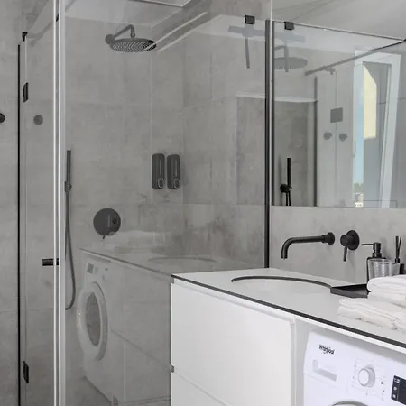 Skyline 1 Bd By Hostlovers *