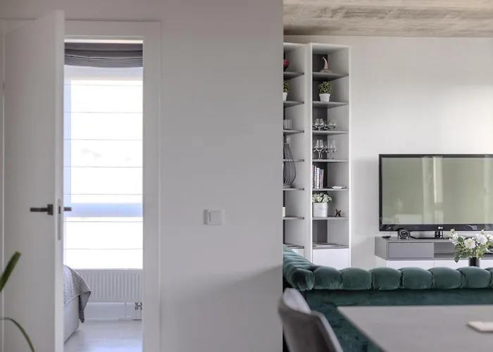 Skyline 1 Bd By Domvia *