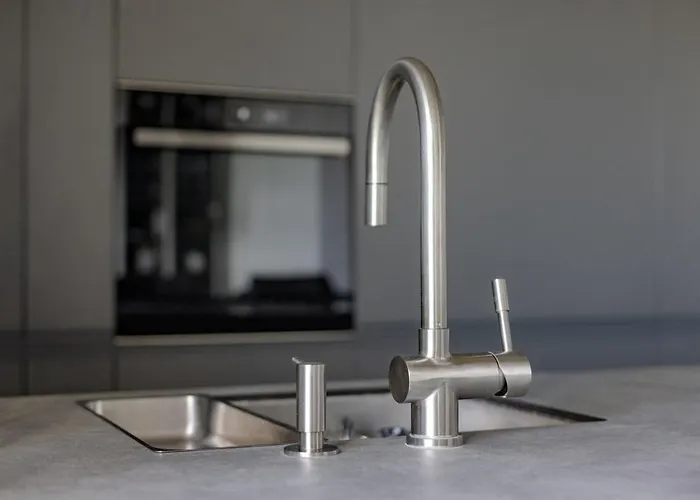 Skyline 1 Bd By Domvia *