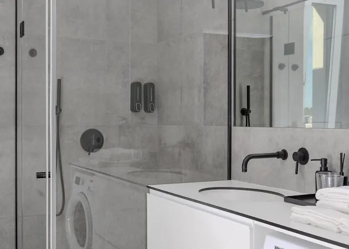 Skyline 1 Bd By Domvia *